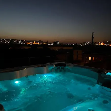 Spacious With Shared Jacuzzi/private Terrace Budapest