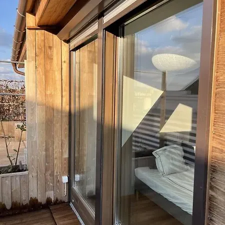 Spacious With Shared Jacuzzi/private Terrace Apartment