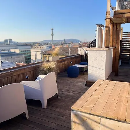 Spacious With Shared Jacuzzi/private Terrace Apartment