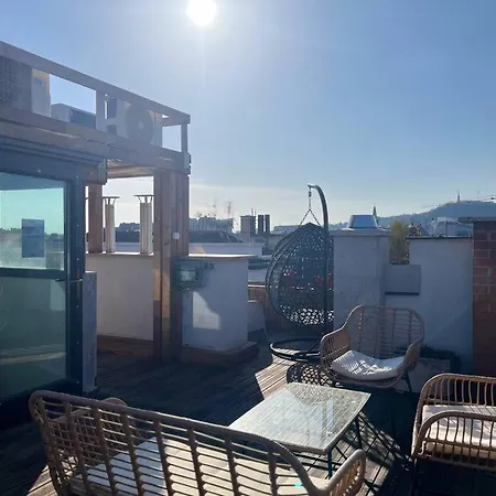 Spacious With Shared Jacuzzi/private Terrace Budapest